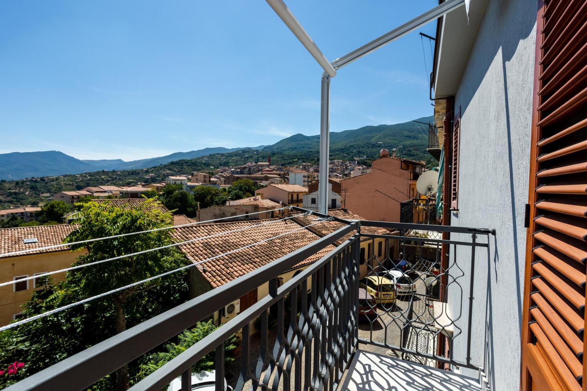 Porta San Paolo House Castelbuono (Sicily) Exterior foto